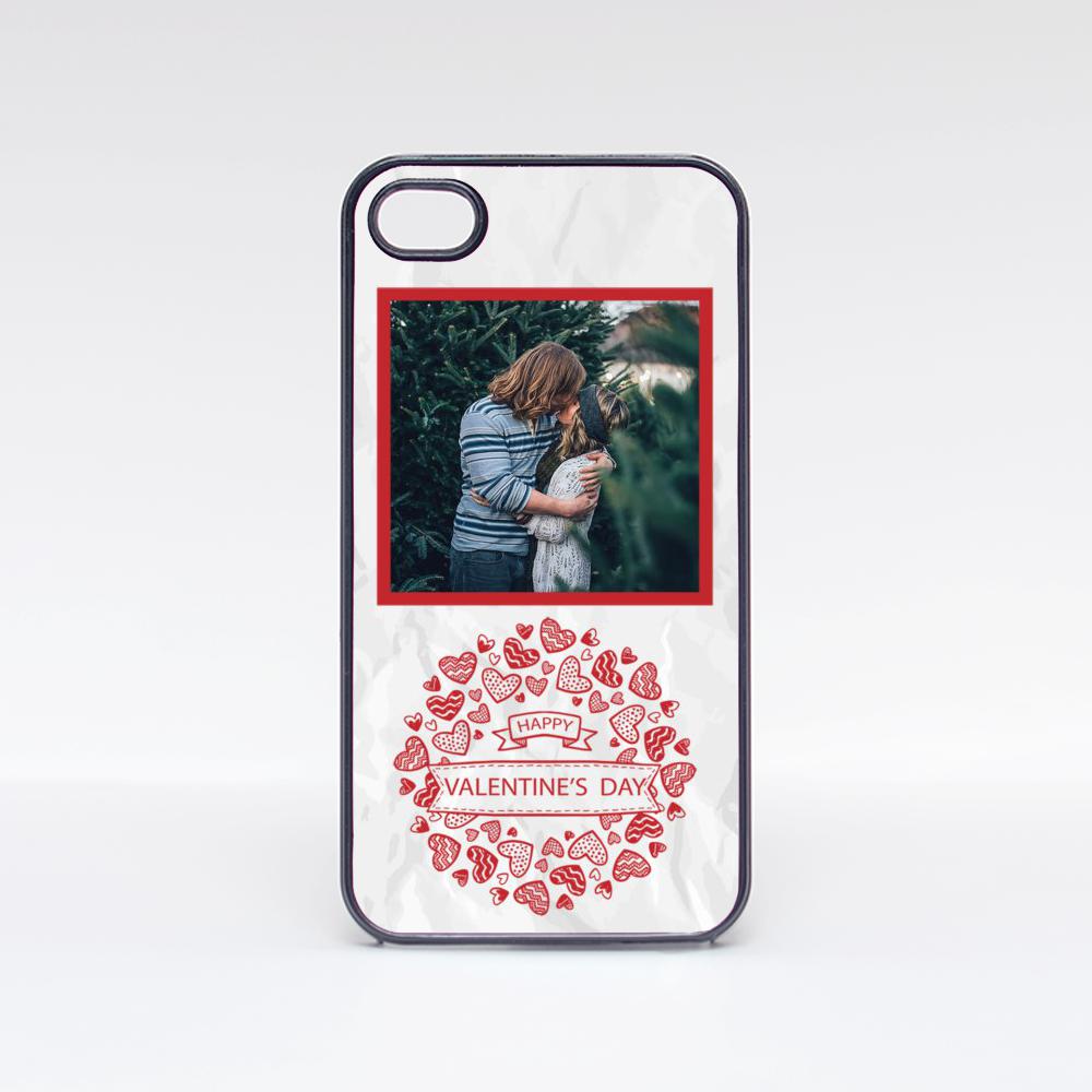 Печать шаблона «Love is» на плоских чехлах для iPhone 4 и 4S – выберите шаблон Печать шаблона «Love is» на плоских чехлах для iPhone 4 и 4S – выберите шаблон
