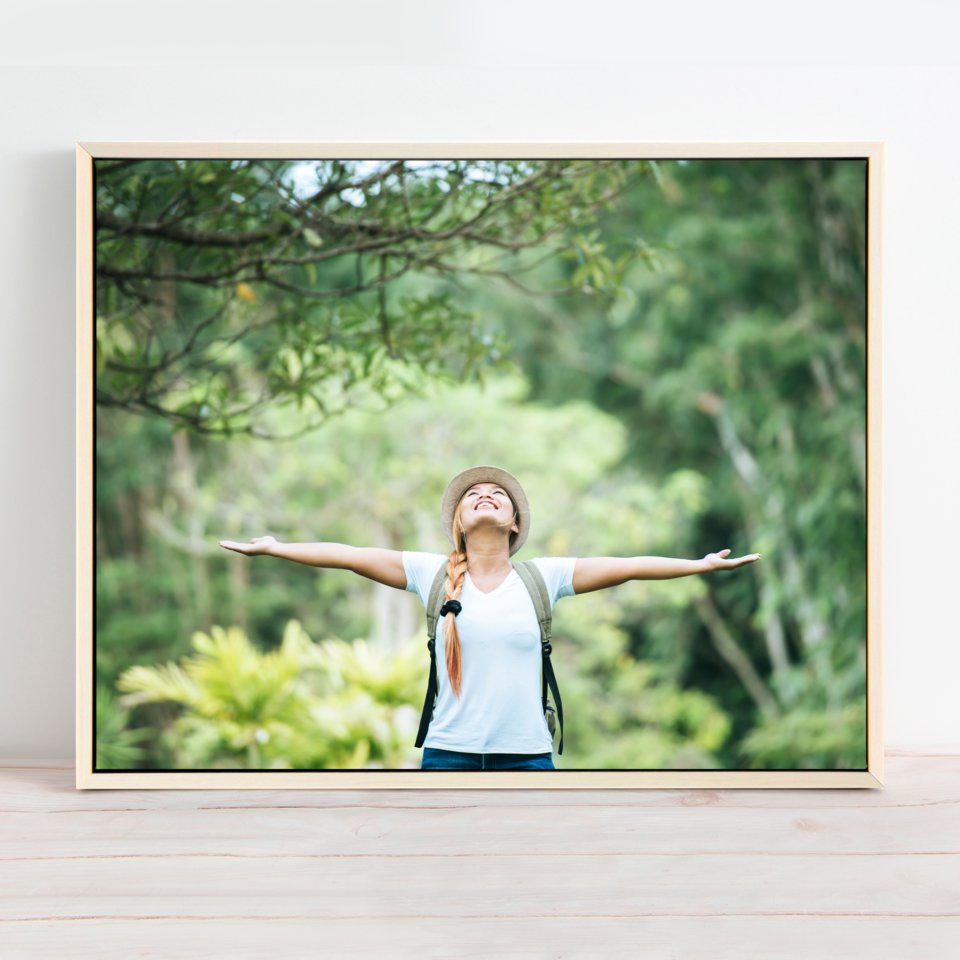 Фотография на холсте 50х40 в парящей теневой рамке молочно-белого цвета