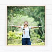 Фотография на холсте 50х50 в парящей теневой рамке молочно-белого цвета