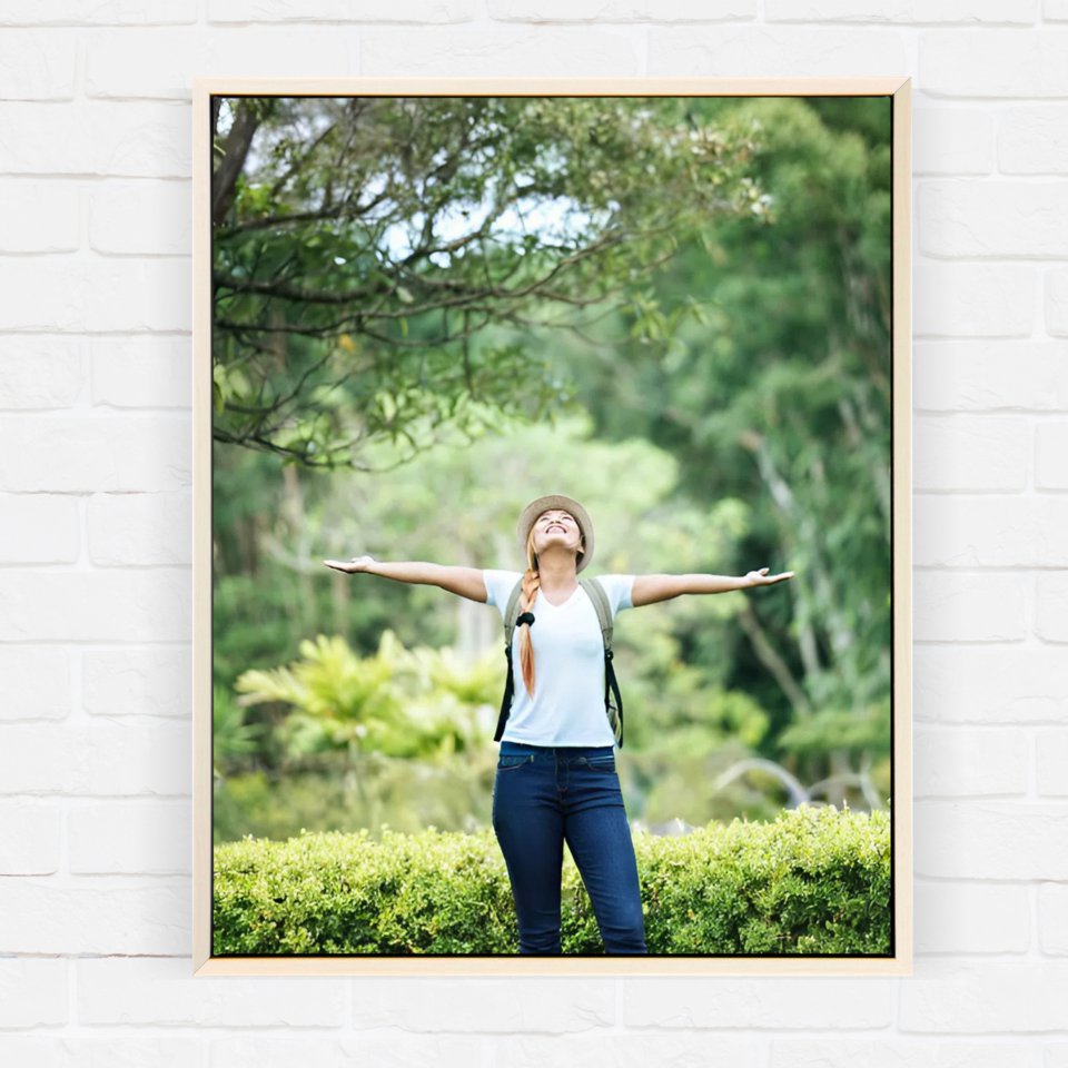 Фотография на холсте 40х60 в парящей теневой рамке молочно-белого цвета