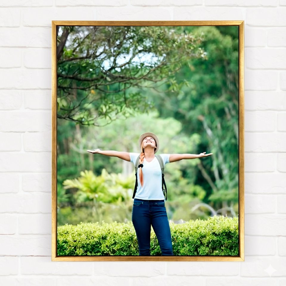 Фотография на холсте 80х120 в парящей теневой рамке цвета античное золото