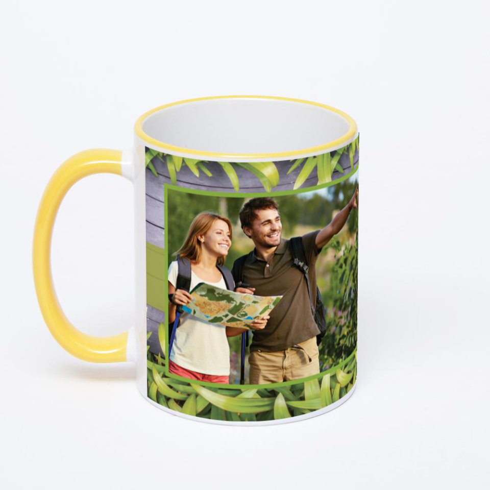 Кружка с желтой ручкой и ободком