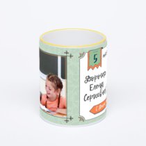 Кружка с желтой ручкой и ободком