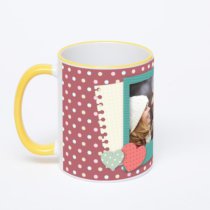 Кружка с желтой ручкой и ободком