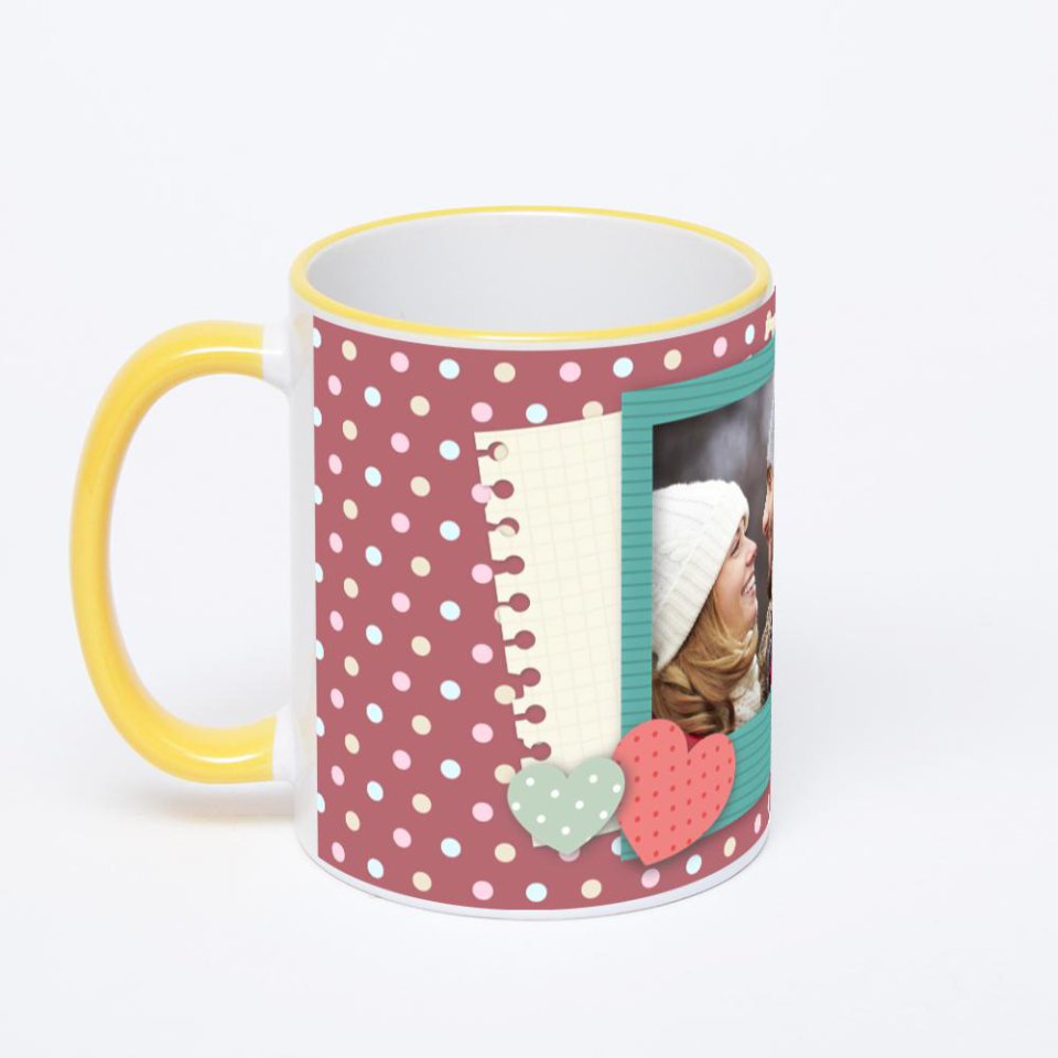 Кружка с желтой ручкой и ободком