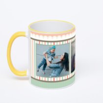 Кружка с желтой ручкой и ободком