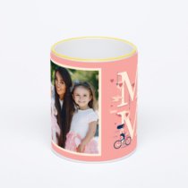 Кружка с желтой ручкой и ободком