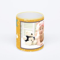 Кружка с желтой ручкой и ободком