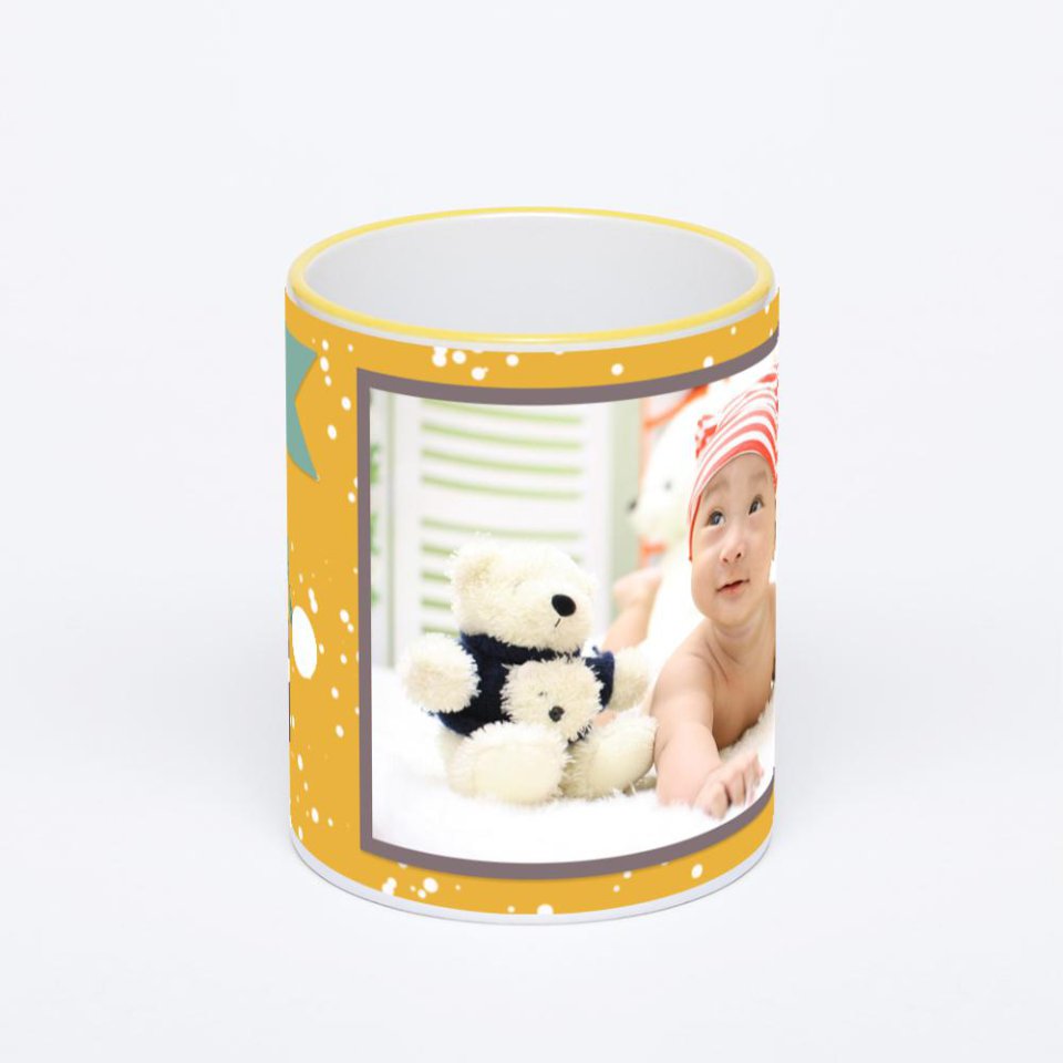 Кружка с желтой ручкой и ободком