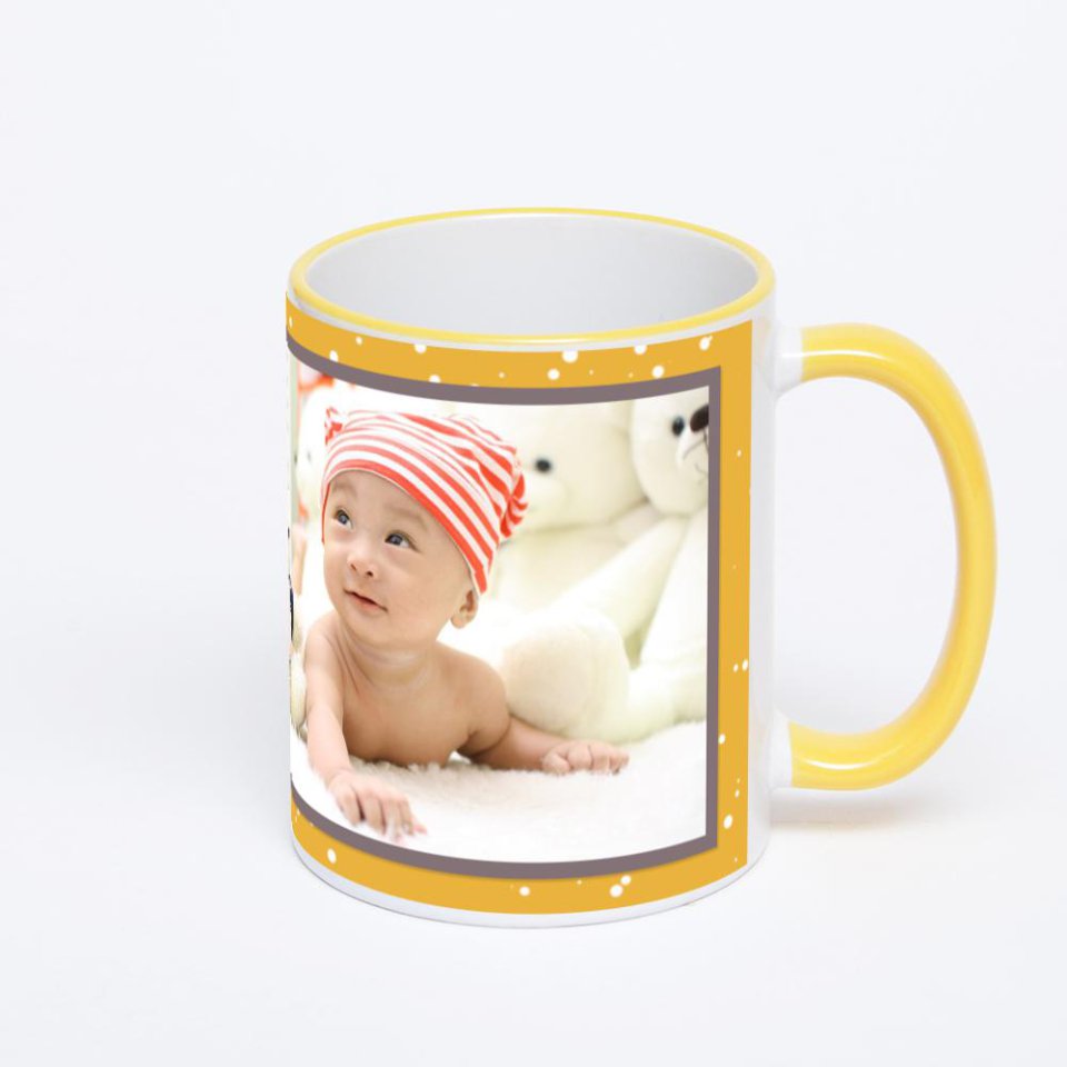 Кружка с желтой ручкой и ободком