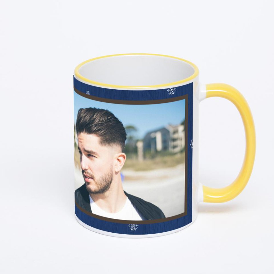 Кружка с желтой ручкой и ободком