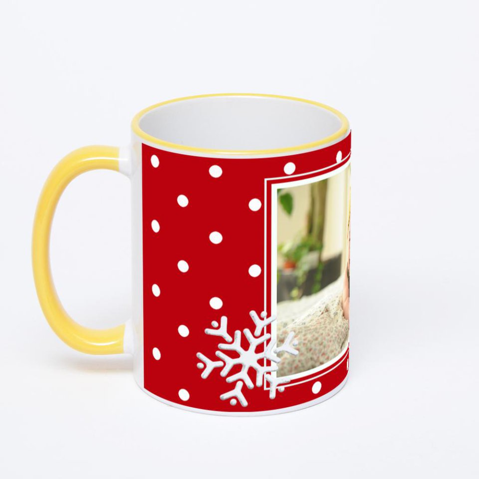 Кружка с желтой ручкой и ободком