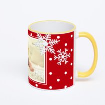 Кружка с желтой ручкой и ободком