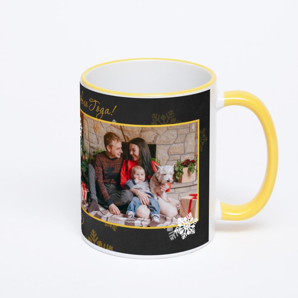 Кружка с желтой ручкой и ободком