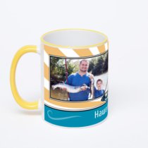 Кружка с желтой ручкой и ободком