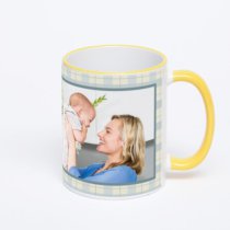 Кружка с желтой ручкой и ободком