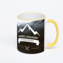 Кружка с желтой ручкой и ободком