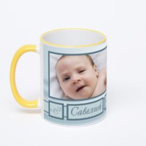 Кружка с желтой ручкой и ободком