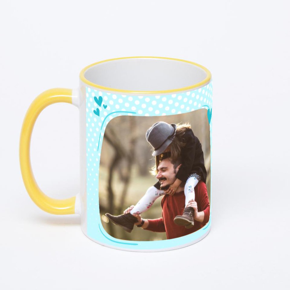 Кружка с желтой ручкой и ободком