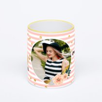 Кружка с желтой ручкой и ободком