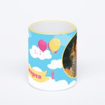 Кружка с желтой ручкой и ободком