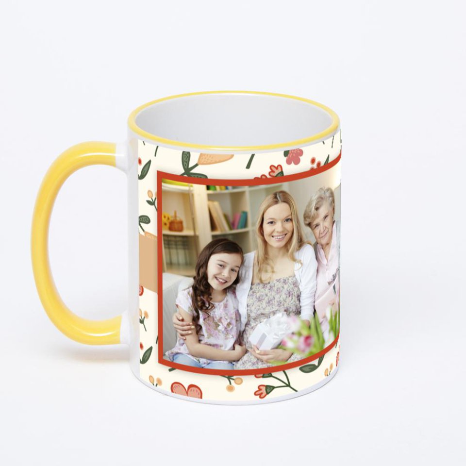 Кружка с желтой ручкой и ободком