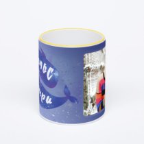 Кружка с желтой ручкой и ободком