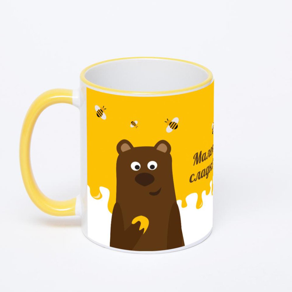 Кружка с желтой ручкой и ободком