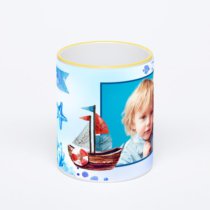 Кружка с желтой ручкой и ободком