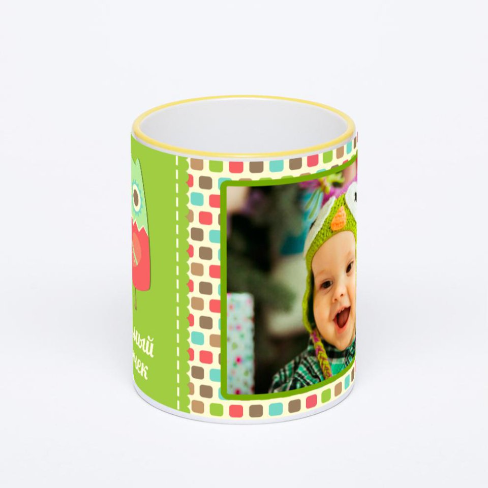 Кружка с желтой ручкой и ободком