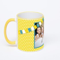 Кружка с желтой ручкой и ободком