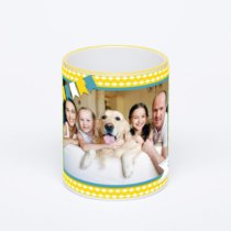 Кружка с желтой ручкой и ободком