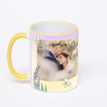 Кружка с желтой ручкой и ободком