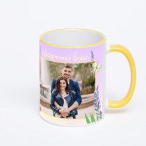 Кружка с желтой ручкой и ободком