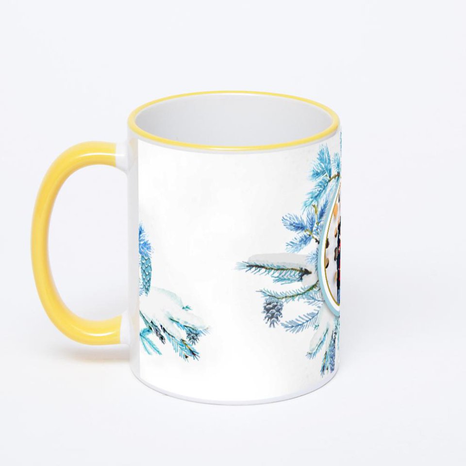 Кружка с желтой ручкой и ободком