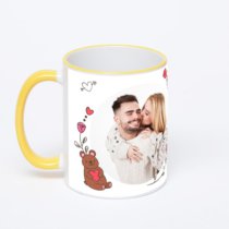 Кружка с желтой ручкой и ободком