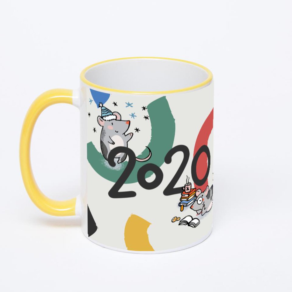 Кружка с желтой ручкой и ободком