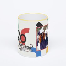 Кружка с желтой ручкой и ободком