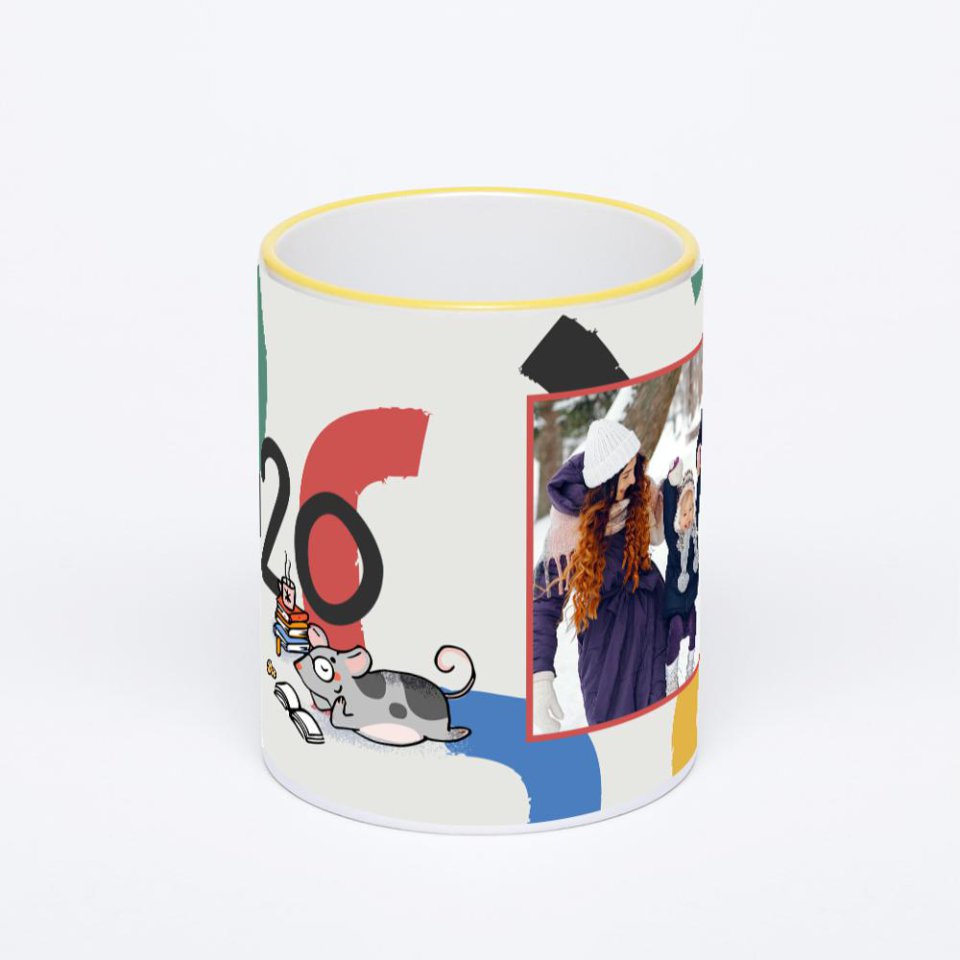 Кружка с желтой ручкой и ободком