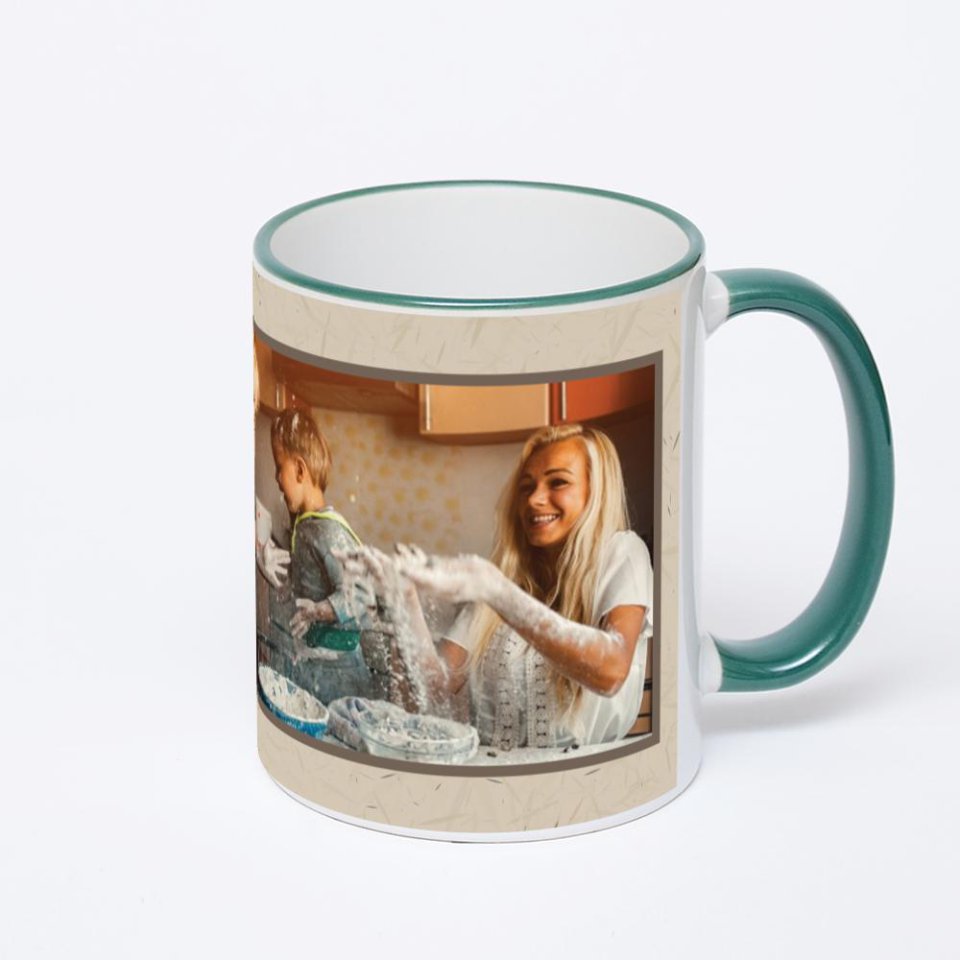 Кружка с зеленой ручкой и ободком