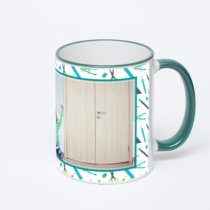 Кружка с зеленой ручкой и ободком