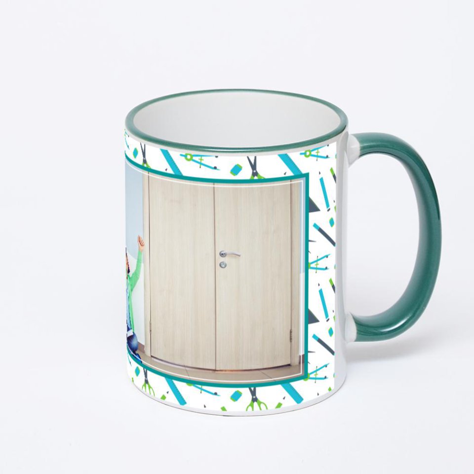 Кружка с зеленой ручкой и ободком