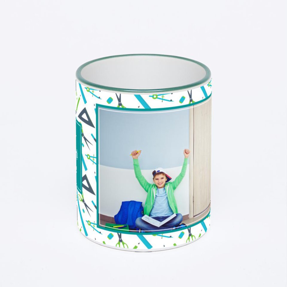 Кружка с зеленой ручкой и ободком