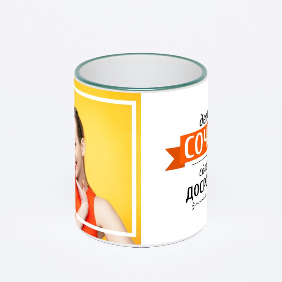 Кружка с зеленой ручкой и ободком