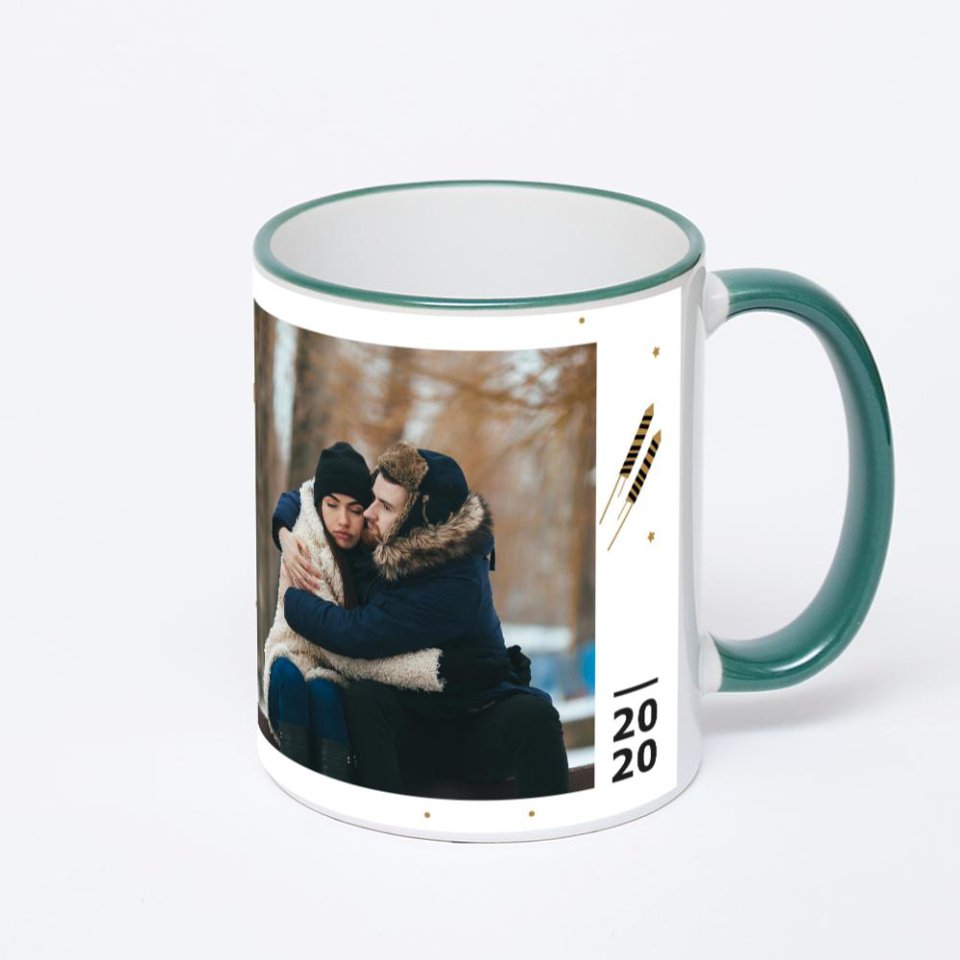 Кружка с зеленой ручкой и ободком