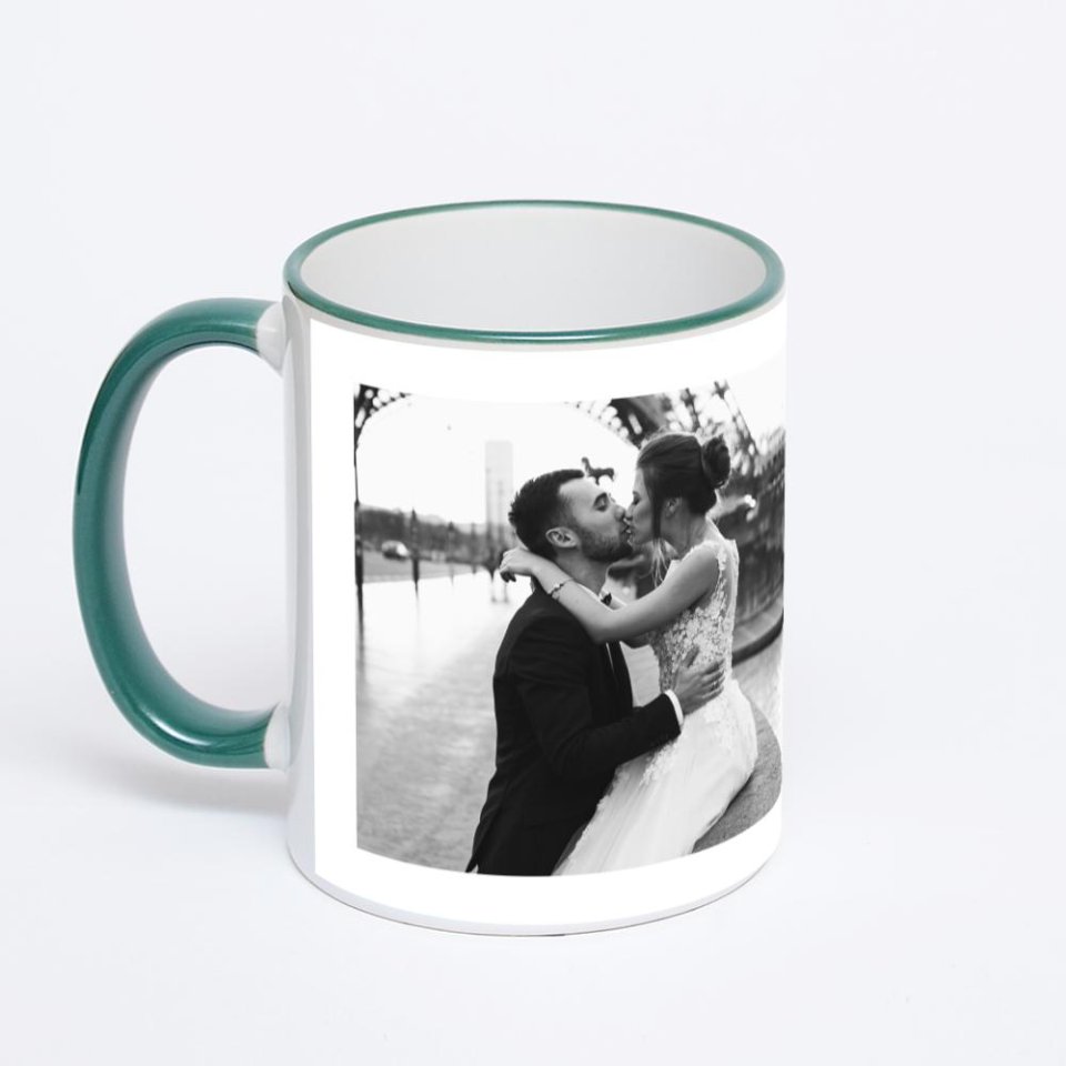 Кружка с зеленой ручкой и ободком