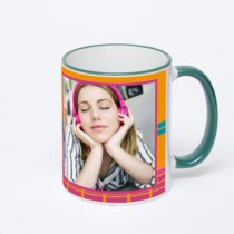 Кружка с зеленой ручкой и ободком