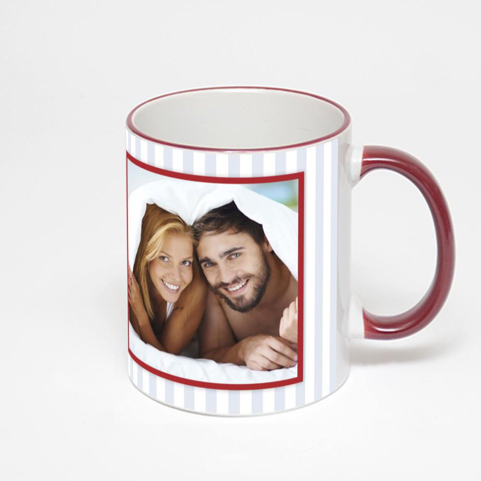 Кружка с бордовой ручкой и ободком