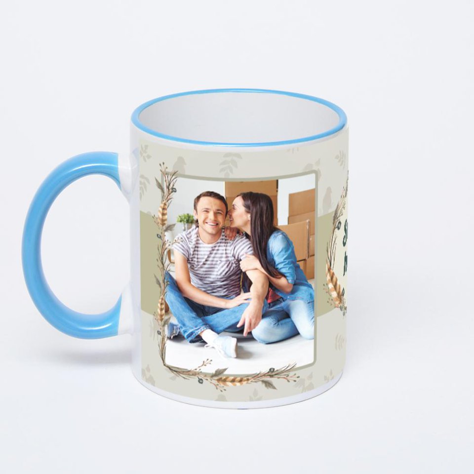 Кружка с синей ручкой и ободком