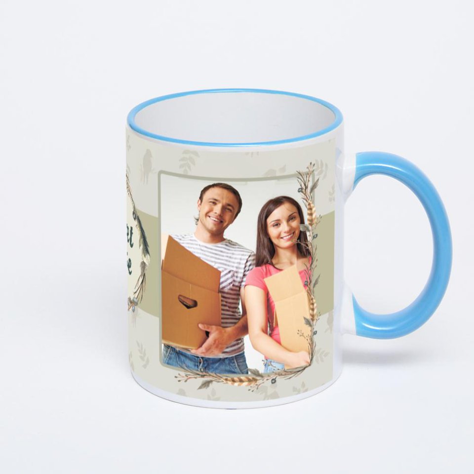 Кружка с синей ручкой и ободком